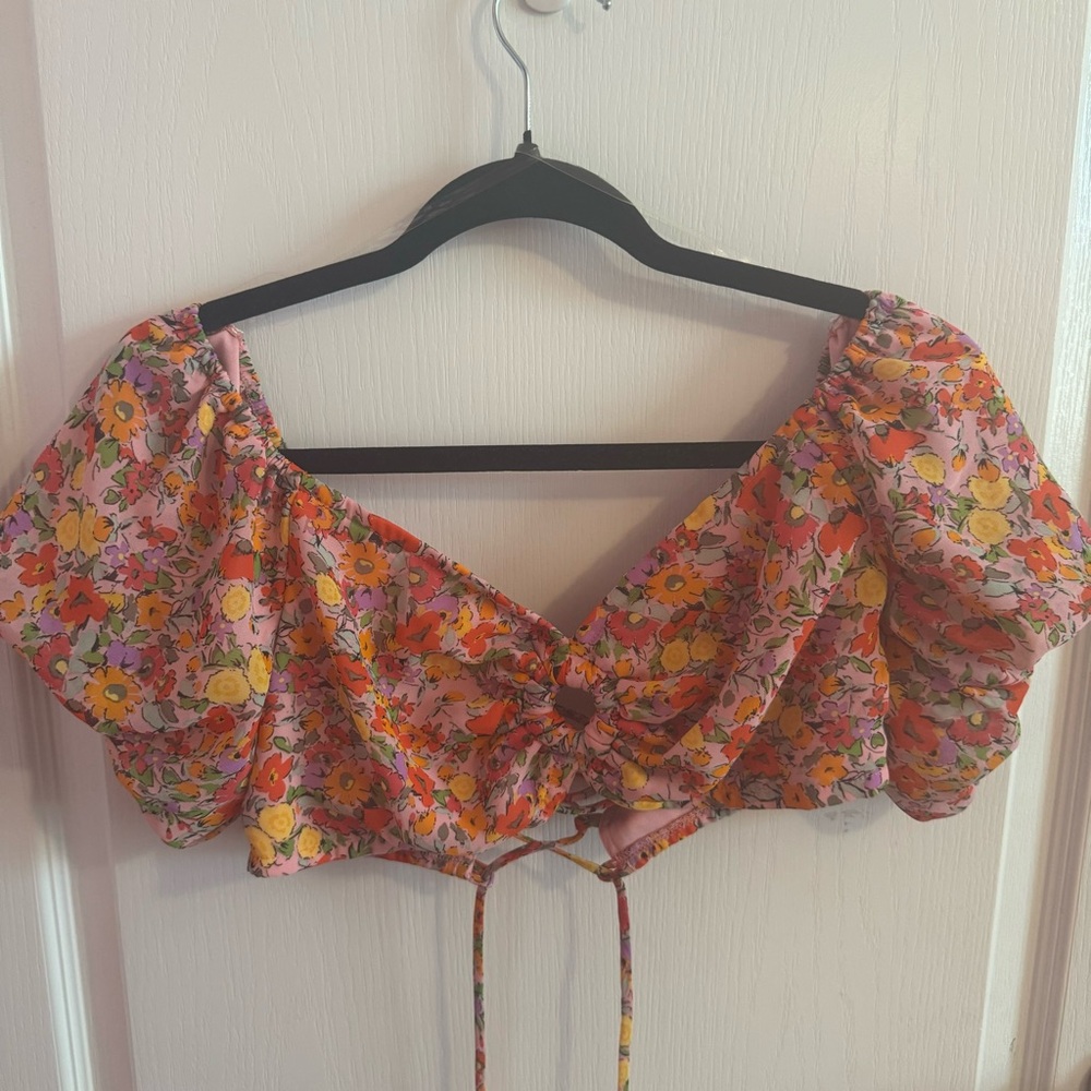 Floral cropped top